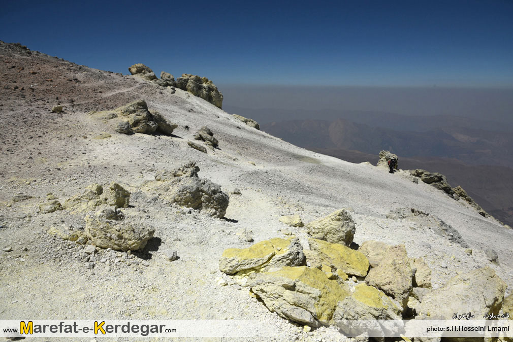 سنگ های گوگردی قله دماوند سنگ های گوگردی قله دماوند