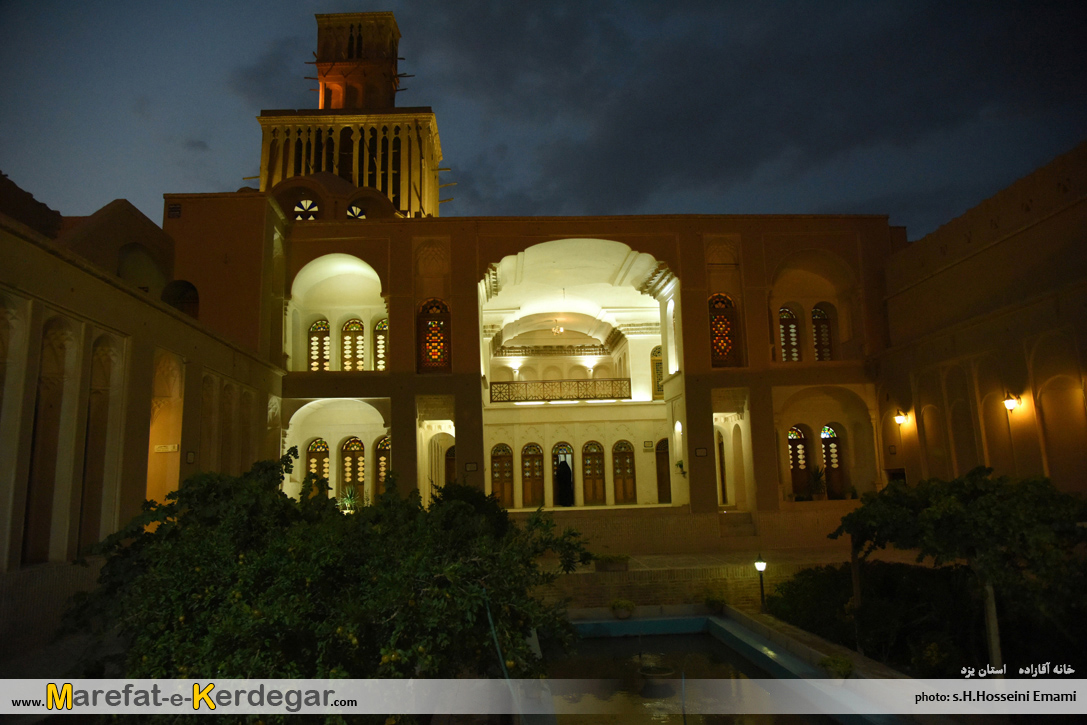 ابرکوه در شب