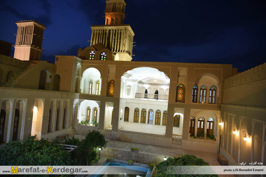 ابرکوه در شب